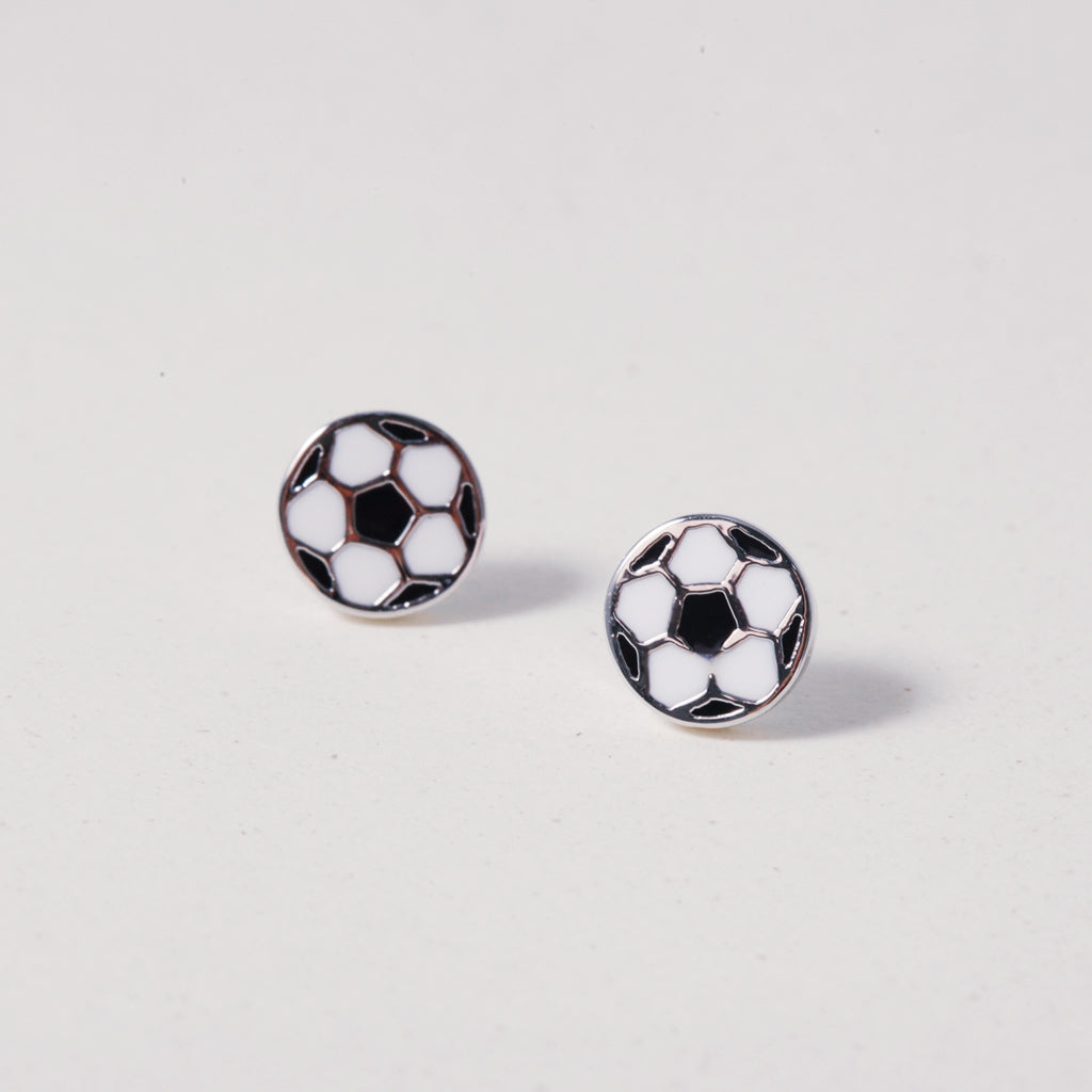 Born to Score, Earring