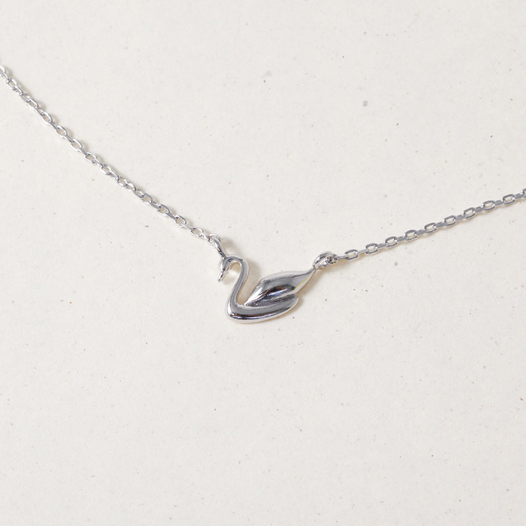 Swan-derland, Necklace