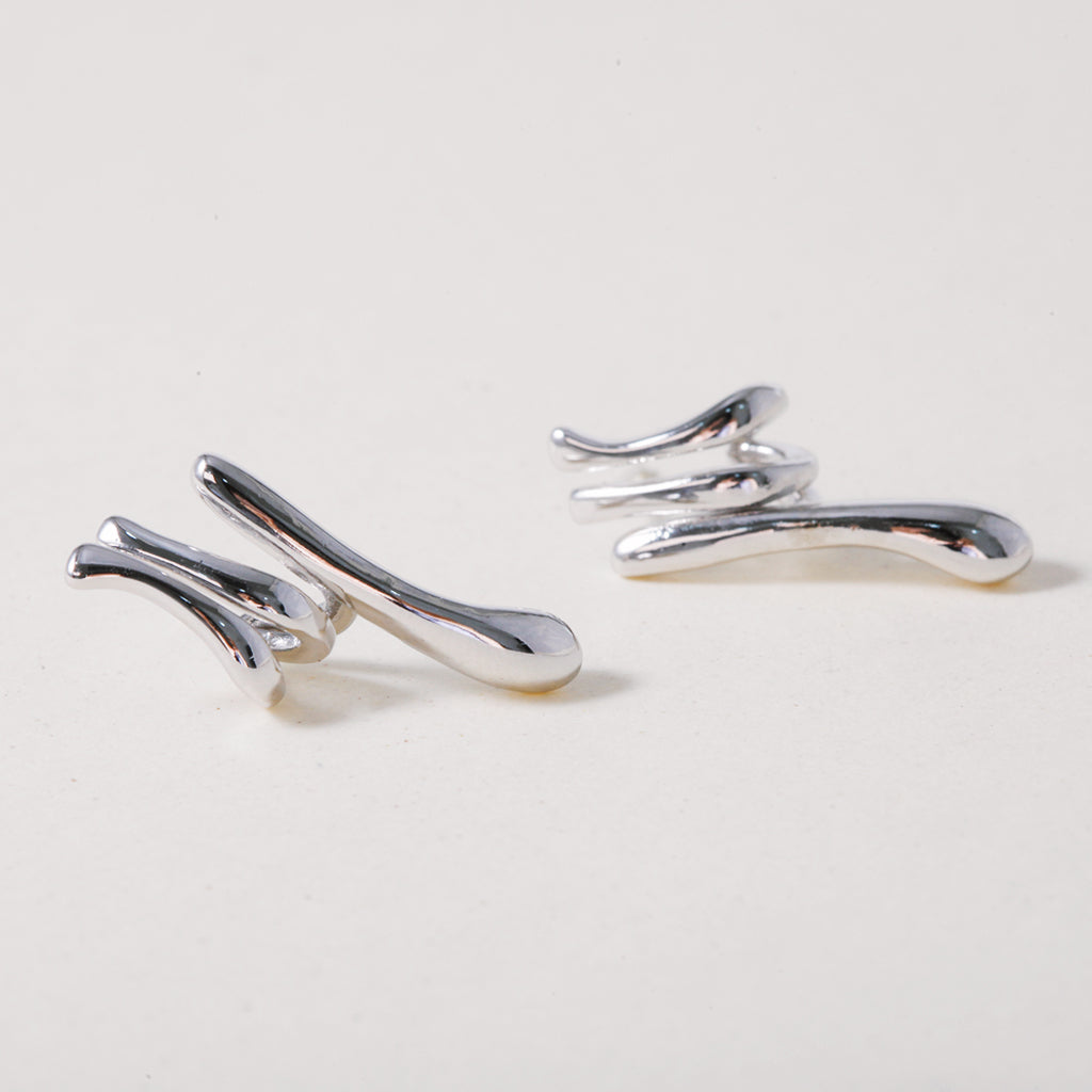 Rhythm of the Ocean, Earring